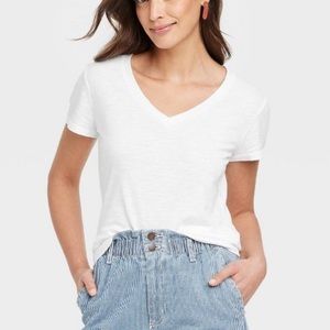 NWT UNIVERSAL THREADS BASIC WHITE TEE